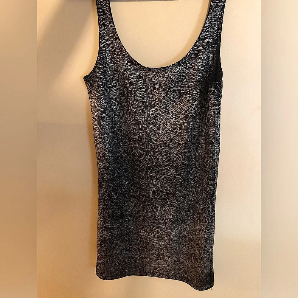 ✅3/20$ Silver snakes scales dress size small , only weekend wardrobe - Picture 1 of 4